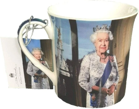 Queen Elizabeth II Mug Souvenir Gift John Swannell Official Portrait  2.jpg