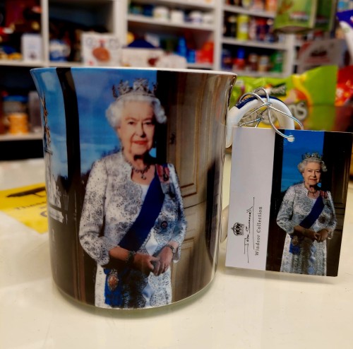 Przejdź do produktu Her Majesty Queen Elizabeth II Official Portrait Official Portrait Mug 