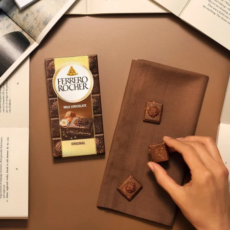 Ferrero Rocher Milk Chocolate Bar 90g 3.jpg