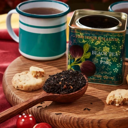 Black Tea with Fig Tin, 125g 2.jpg