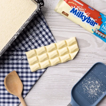 Milkybar White Chocolate Sharing Block 90g 5.jpg