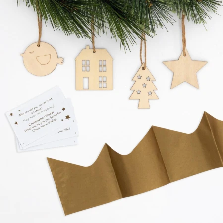M&amp;S Red Star Christmas Crackers 8 per pack 3.jpg
