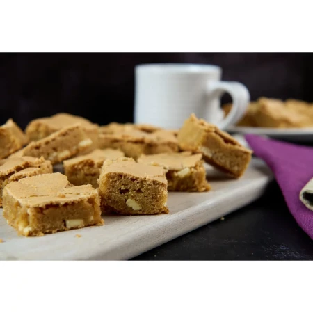 Mr Kipling Signature Madagascan Vanilla &amp; White Choc Blondie 2.webp