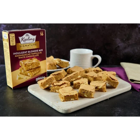 Mr Kipling Signature Madagascan Vanilla &amp; White Choc Blondie 3.webp