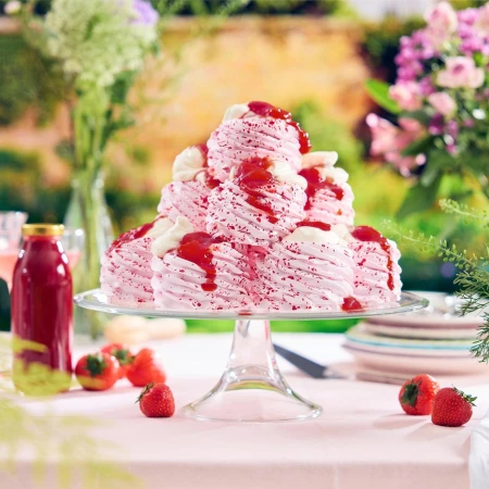The Glorious Mess Strawberry Meringue Nests 4 x 30g 5.jpg