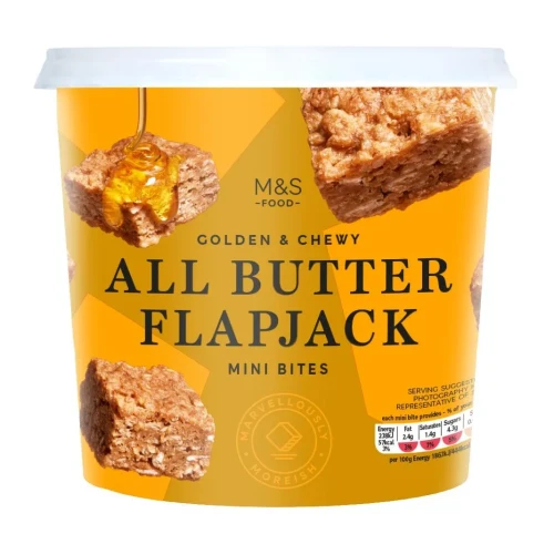 Przejdź do produktu Marks & Spencer Golden & Chewy All Butter Flapjack Mini Bites 320g