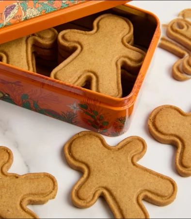Harrods Lightly Spiced and Perfectly Crisp Gingerbread Men Biscuits Tin 300g 3.jpg