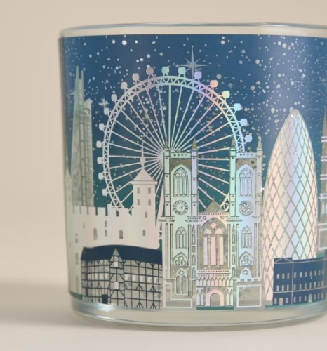 Przejdź do produktu Marks & Spencer London Theme Light Up Candle with Herbal Scents 