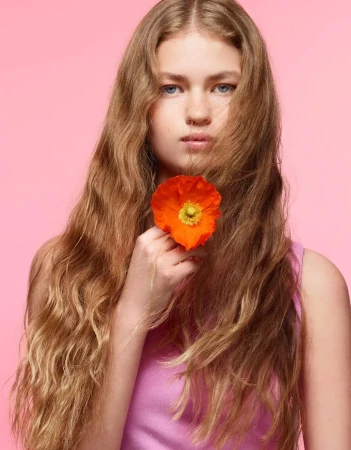 Hair by Sam McKnight Cool Girl Barely There Dry Styling Texture Mist Mini  50ml 2.webp
