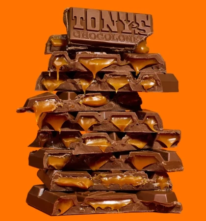 Tony's Chocolonely Filled Gooey Salted Caramel & Crunchy Caramel Pieces 135g 2.webp