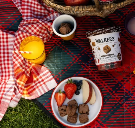 Walker's Triple Chocolate Wee Chunkies Shortbread 125g 3.webp