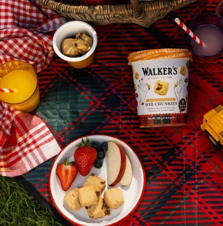 Walker's Chocolate & Caramel Wee Chunkies Shortbread 125g 4.webp