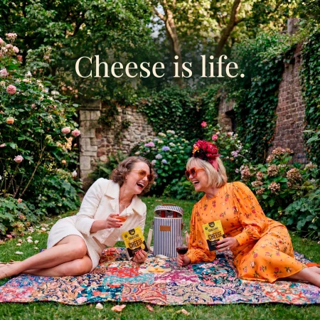 Serious Pig Snacking Cheese - Pure Italian Cheese Baked to a Crunch 24g 5.webp
