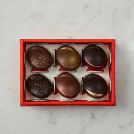 Milk & Dark Chocolate Caramels Selection Box, 54g 5.webp