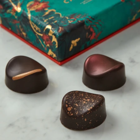 Milk & Dark Chocolate Caramels Selection Box, 54g 3.webp