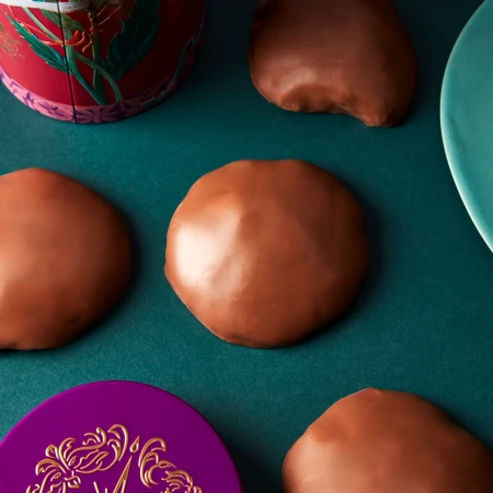 Fortnum & Mason Christmas Merrilossus Biscuits Tin 600g 2.webp