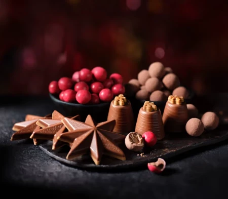 Marks & Spencer Milk Chocolate Star With Pistachio Creme 45g.webp