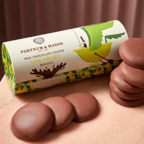 Przejdź do produktu Fortnum & Mason Milk Chocolate Coated Lime Posset Biscuit, 165g