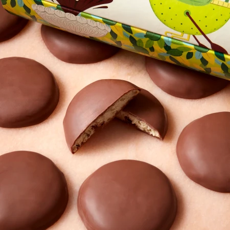 fORTNUM & mASON Milk Chocolate Coated Lime Posset Biscuit, 165g 2.webp