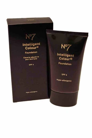 No7 – Intelligent Colour Medium Foundation 40ml 4.jpg