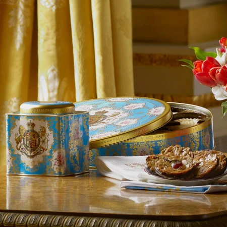 Buckingham Palace Coat of Arms Black Tea Caddy 50 Teabags 2.jpg
