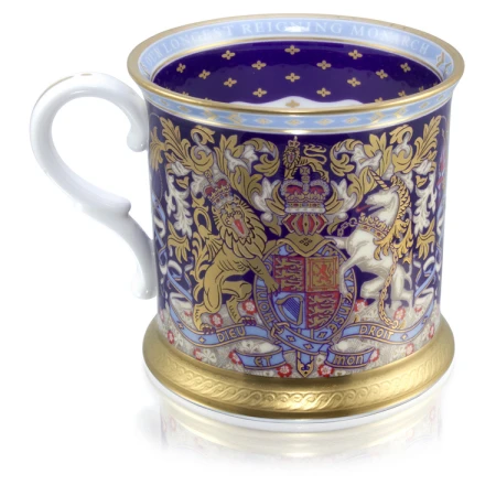 BUCKINGHAM PALACE LONGEST REIGNING MONARCH COMMEMORATIVE TANKARD 2.jpg