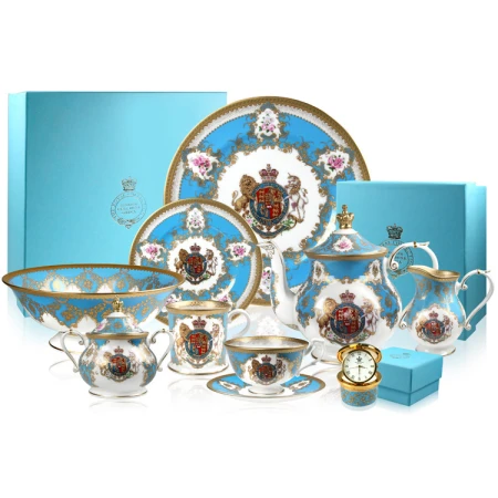 BUCKINGHAM PALACE COAT OF ARMS TEACUP AND SAUCER 4.jpg