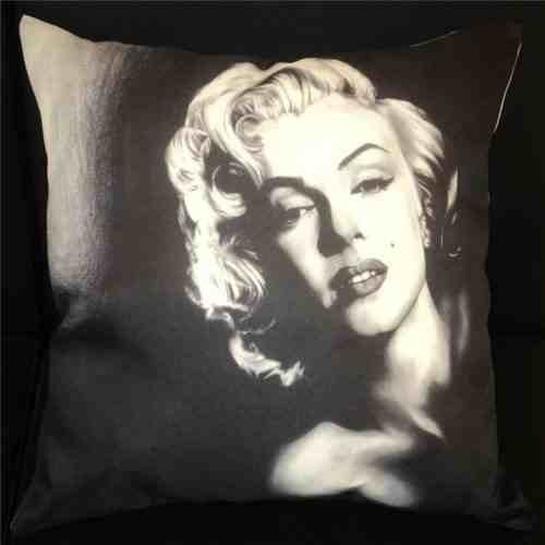 Przejdź do produktu Poszewka na poduszkę z wizerunkiem Marilyn Monroe wym. 43cm x 43cm