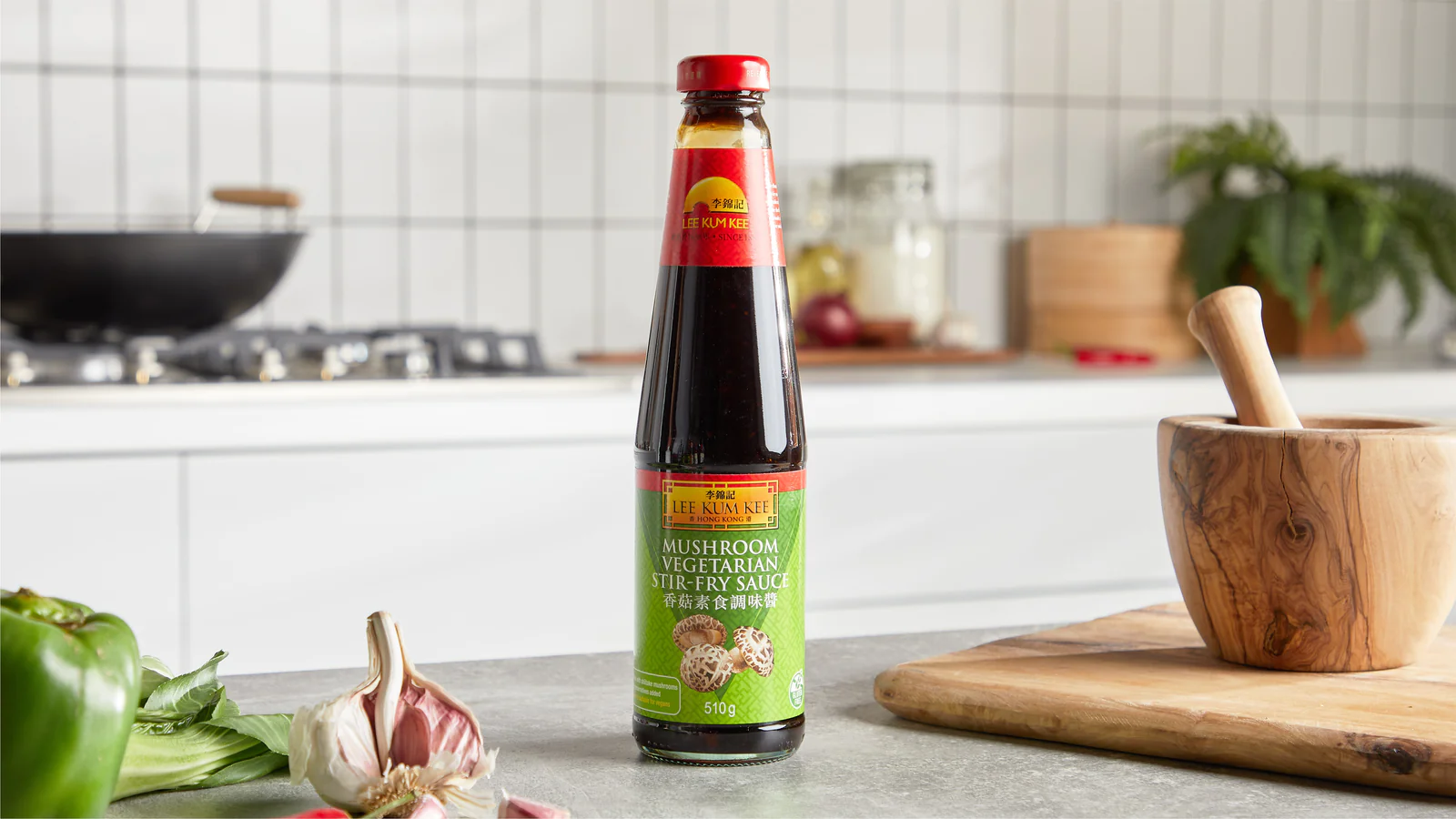 Lee Kum Kee Mushroom Vegetarian Stir Fry Sauce 2.webp