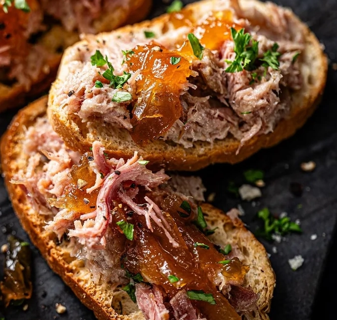 M&S Ale & Caramelised Onion Chutney 3.webp