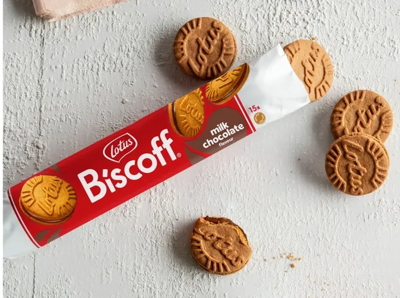 Lotus Biscoff Sandwich Milk Chocolate Biscuits 2.webp