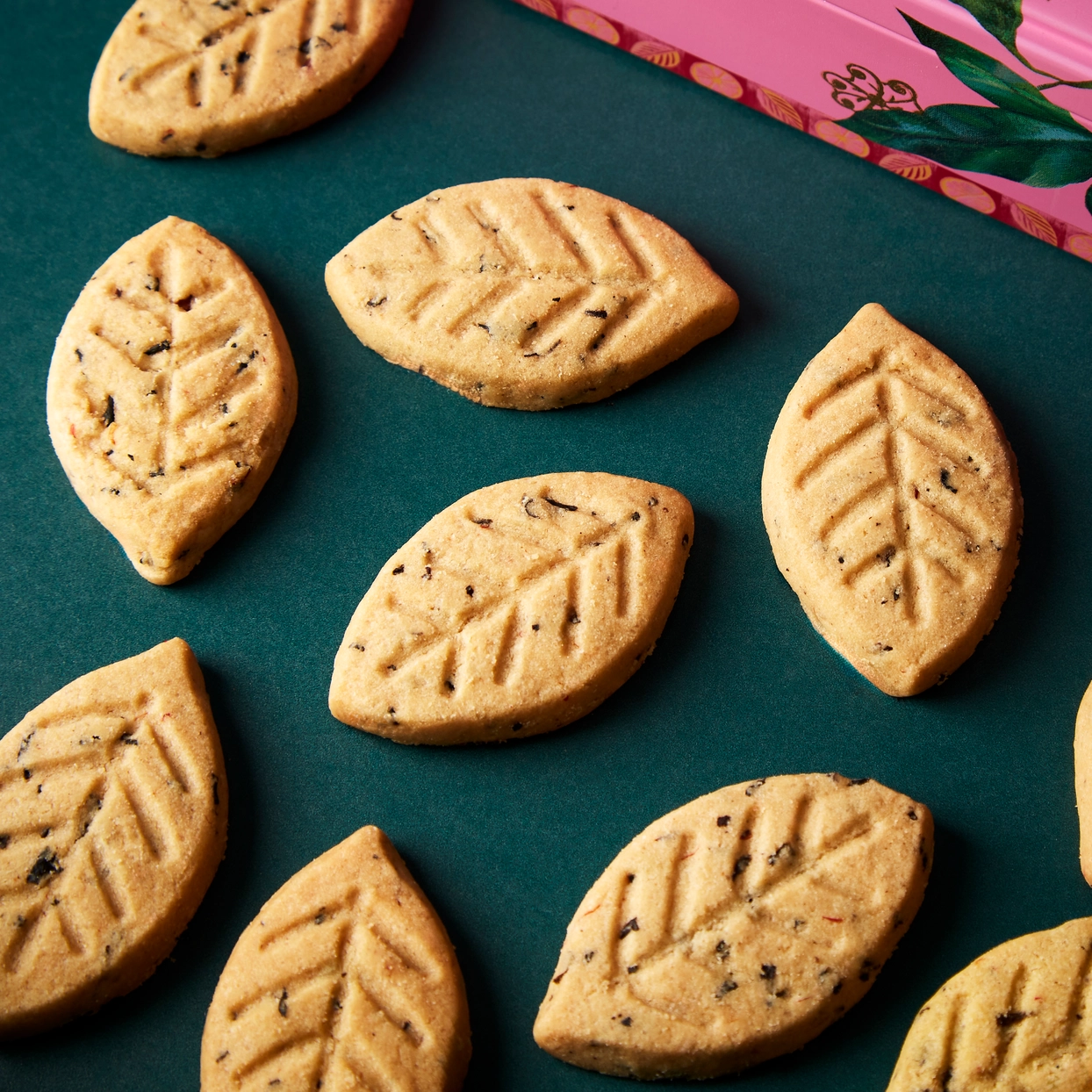Fortnum & Mason Christmas Tea Biscuits Tin 120g 2.webp