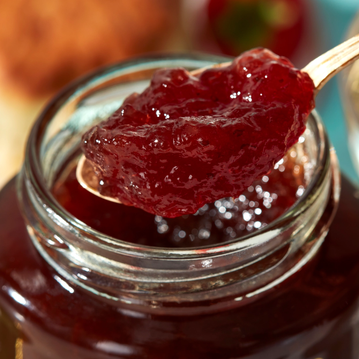 Fortnum & Mason Strawberry & Champagne Preserve 340g 2.webp